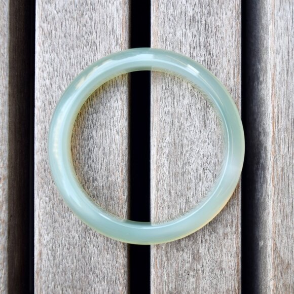 Elegant Jade Green Bracelet - Picture 3 of 6